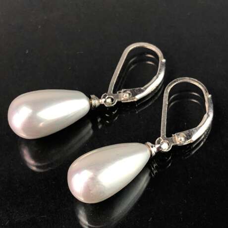 Elegante Ohrhänger: Tropfenförmige Perle in weiß-rosé. Silber. - фото 1