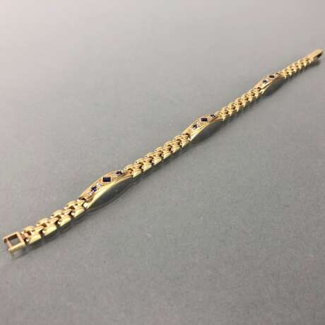 Vornehmes Armband mit Safiren und Brillanten, Gold 585. - фото 2