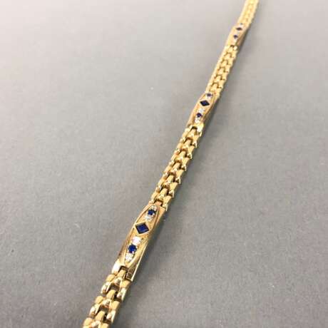 Vornehmes Armband mit Safiren und Brillanten, Gold 585. - фото 3