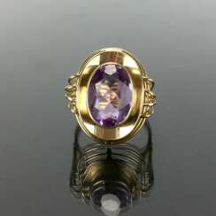 Sehenswerter Damenring mit Amethyst. Gelbgold 585. Handarbeit.