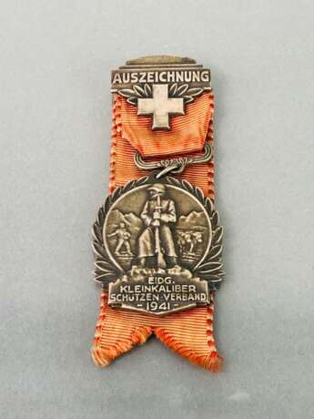 Schweiz: Schützenauszeichnung "EIDG. KLEINKALIBER SCHÜTZEN-VERBAND 1941". - Foto 1