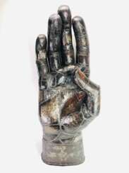 Vukasin Milovic: "Hand". Metall-Plastik. Handarbeit.