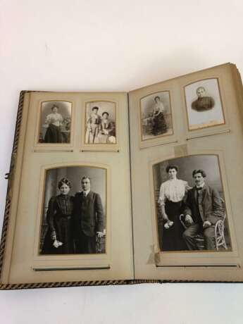 Fotoalbum um 1900. Historische Fotos Militär und Familie. Leder mit Goldschnitt. - фото 3