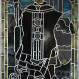 Ein großes Bleiglasfenster mit Darstellung eines Mannes - photo 1