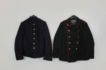 2 Uniformjacken Kaiserreich: 1. Dunkel blaue Jacke am Innenfutter beschrieben