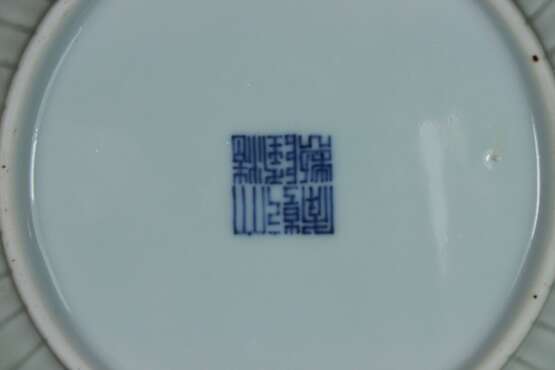 Teller Porzellan Seladon mit 6 Zeichen Qianlong-Marke - фото 2