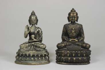 Paar sitzende Buddhas