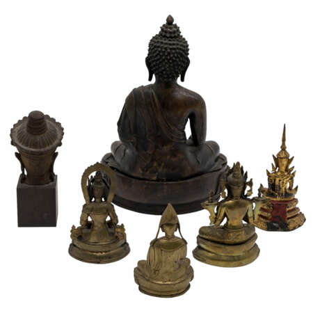 Sechs buddhistische Figurendarstellungen aus Metall. - Foto 3