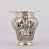 Изящная серебряная ваза/кашпо с литыми фигурами - фото 4