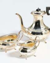 Dreiteiliges Kaffeeservice mit facettierter Oberfläche