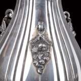 Серебряная ваза с флоральными мотивами - фото 6
