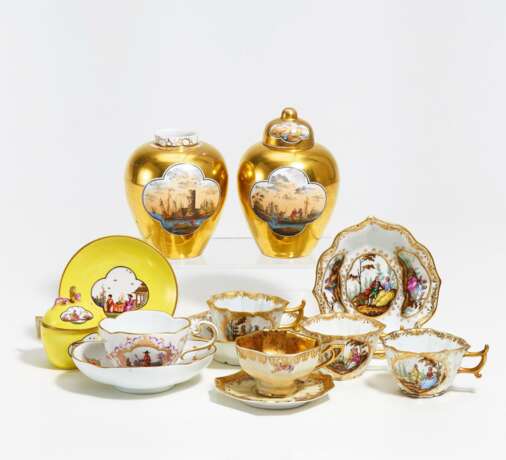 Among other things, Meissen. Konvolut aus 5 Tassen mit 4 Untertasse und 2 Vasen, verschiedene Dekore - photo 1