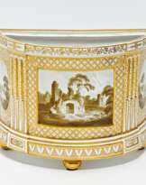 Bough Pot mit Sepialandschaft