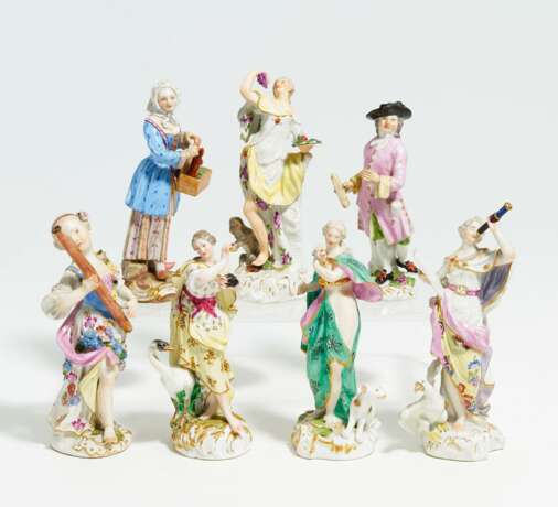 Bien Thuringe. 7 Kleine Porzellanfiguren - photo 1