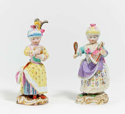 Meissen. 2 Kinderfiguren mit Spielzeug - photo 1