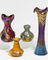 4 vasen mit irisierenden Dekoren