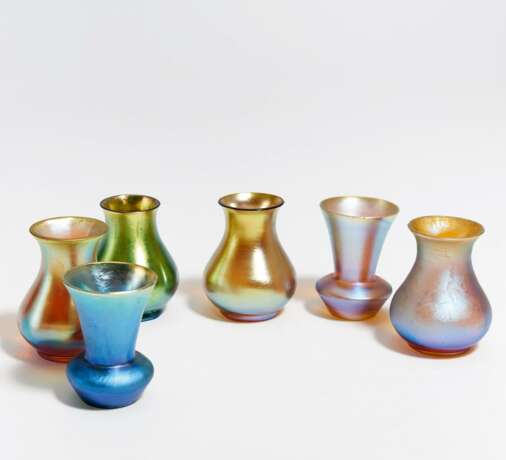 6 Miniaturvasen mit irisierendem Dekor - фото 1