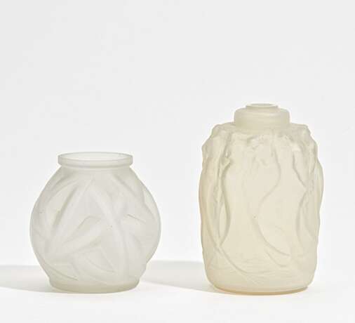 Verschiedene Herkunft. Vase mit geometrischem Dekor und Vase mit Figurenfries - Foto 1