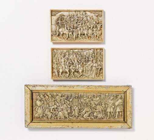 Paar kleine Relieftafeln mit Landsknechten - Foto 1