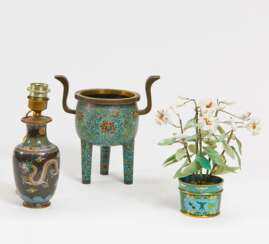 Weihrauchbrenner und Vase mit zwei Drachen