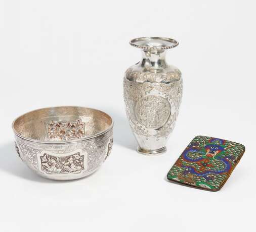 Schale und Vase mit figürlichen Szenen - photo 1