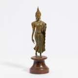 Schreitender Buddha - Foto 1
