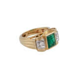 Ring mit Smaragd ca. 1,7 ct und Brillanten - photo 2