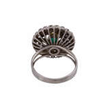 Ring mit Smaragd und Diamanten zusammen ca. 0,9 ct, - Foto 4