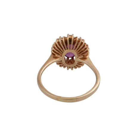 Ring mit ovalem Rubincabochon entouriert von 10 Brillanten, - photo 4