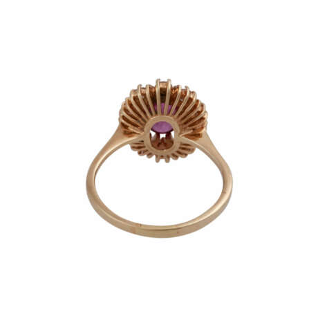 Ring mit ovalem Rubincabochon entouriert von 10 Brillanten, - фото 4