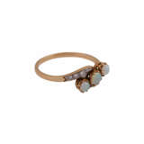Ring mit 3 runden Opalen und kleinen Brillanten, zusammen ca. 0,1 ct, - фото 2