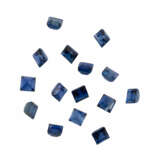 Konvolut 15 blaue Saphircarrés, zusammen ca. 3,9 ct, - photo 1