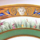 Teller "Fleurs en terrasse" aus einem königlichen Tafelservice. - Foto 2