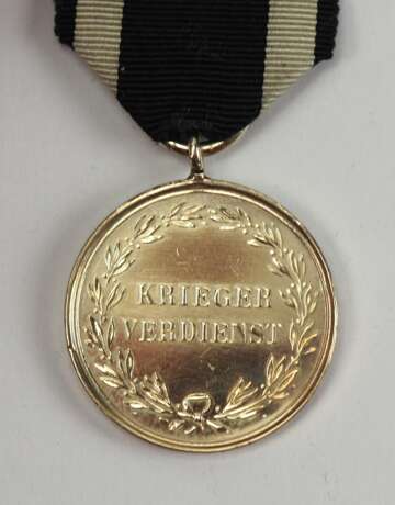 Preussen: Krieger-Verdienstmedaille, in Gold. - photo 2