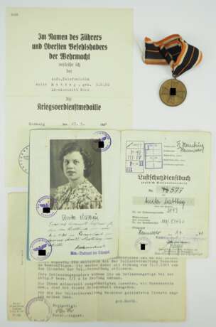 Kriegsverdienstmedaille, mit Urkunde für eine Aufs.-Telefonistin, LS-Abschnitt Nord. - фото 1