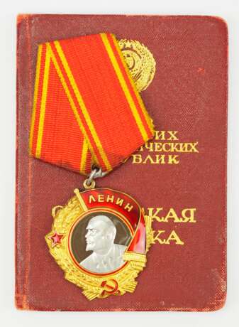 Sowjetunion: Lenin Orden, 5. Modell, 1. Typ, mit Verleihungsbuch. - фото 1