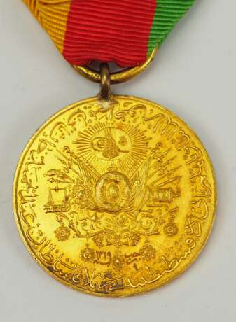 Türkei: Medaille zur Erinnerung an den Besuch Kaiser Wilhelm II., 1889 in Konstantinopel, in Gold. - Foto 3