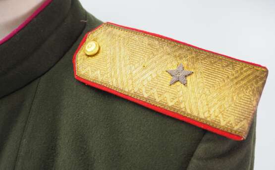 Sowjetunion: Uniformrock für einen Generalmajor (1943). - фото 3