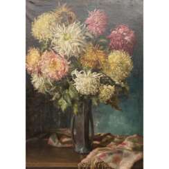 KRUM, H. (?, undeutlich signiert, 19./20. Jahrhundert), "Stillleben mit Chrysanthemen in Jugendstilvase",