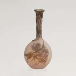 Kleine Gallé Solifleur-Vase mit Doldengewächs