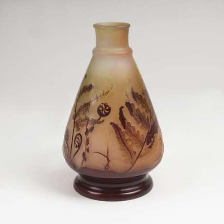 Frühe Gallé-Vase mit Farngewächs - фото 1