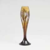 Elegante Gallé Stengelglas-Vase mit Schwertlilien - фото 1