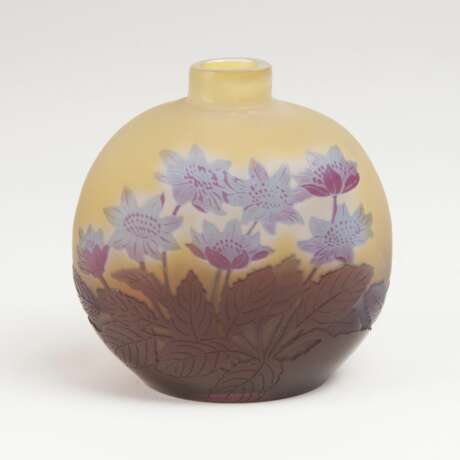 Seltene Gallé Flacon-Vase mit Anemonen - photo 1