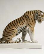 Arthur Storch. Große Tierfigur 'Sitzender Tiger'
