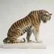 Große Tierfigur 'Sitzender Tiger' - Archives des enchères