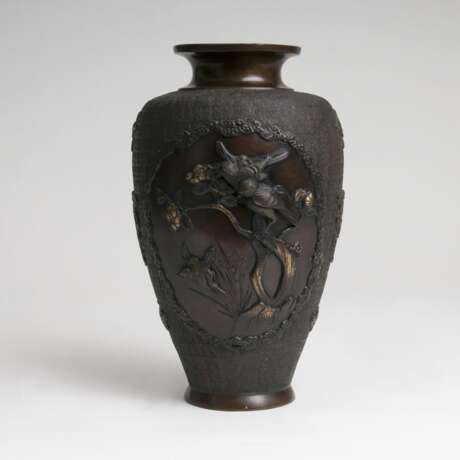 Vase mit reichem Relief-Dekor - Foto 1