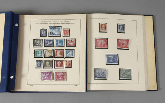 Zwei Briefmarkenalben OPD, BZ und EG, DDR - photo 1