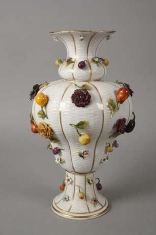 Thüringen großes Vasenpaar mit Blüten- und Früchtedekor - фото 2