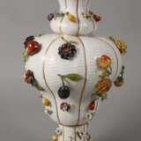 Thüringen großes Vasenpaar mit Blüten- und Früchtedekor - фото 3