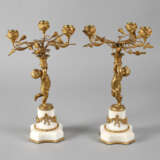 Paar Bronzeleuchter mit Putten - Foto 1